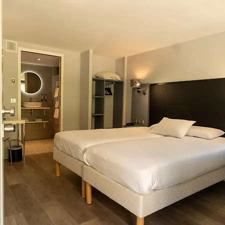 Kyriad Lyon Sud Foy 3*