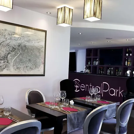 基里亚德里昂苏德圣佛伊酒店 酒店