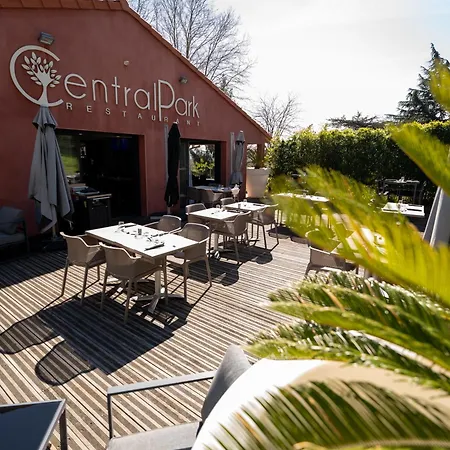 基里亚德里昂苏德圣佛伊酒店 酒店