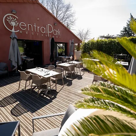 Kyriad Lyon Sud Foy Otel